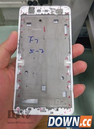 锤子“坚果手机”真机曝光