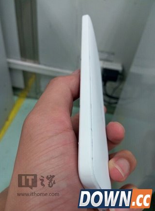 锤子“坚果手机”真机曝光