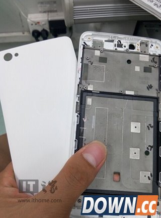 锤子“坚果手机”真机曝光