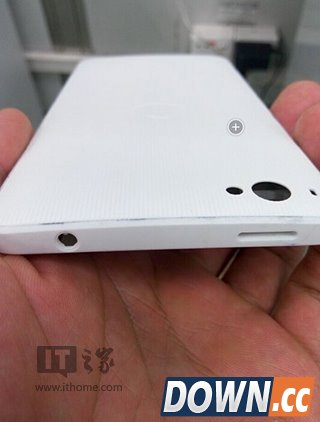 锤子“坚果手机”真机曝光