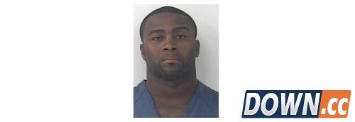 男子裤裆藏PS4盗窃被抓