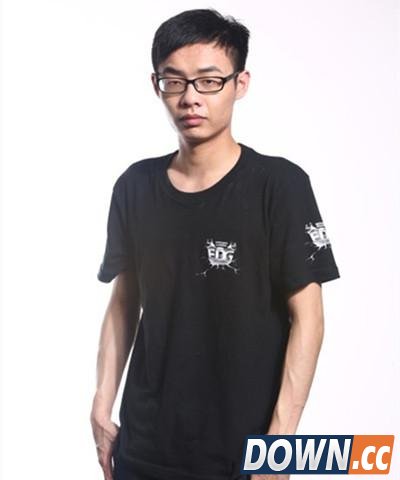 卷毛、U神签约斗鱼