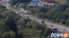 英国飞机坠毁公路视频 现场极其惨烈