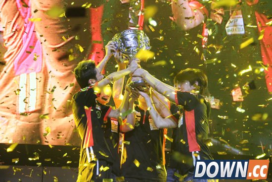 lol总决赛LGD赛后采访