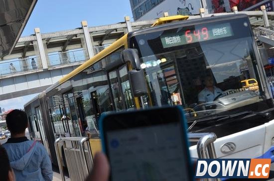 高德还是百度地图 手机导航哪家强？ 