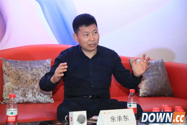 近观华为：一面老夫聊发 一面初生牛犊