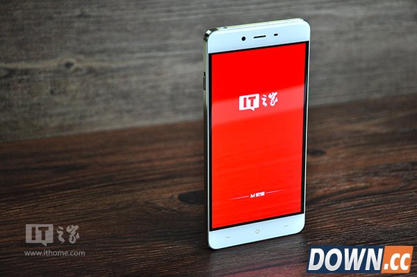 一加手机X皓月白开箱图赏