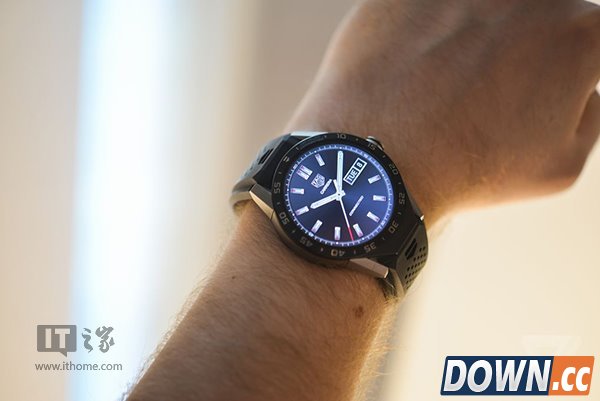 豪雅推出首款安卓智能手表