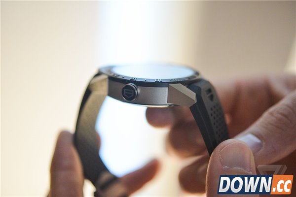 豪雅推出首款安卓智能手表