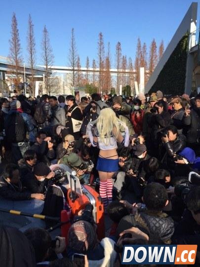 日推爆料C89coser不穿内裤任人拍