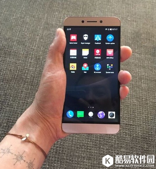 陈冠希微博晒乐2新手机 众网友评论笑尿