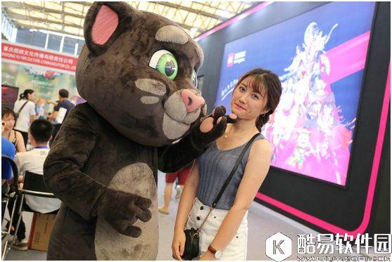 汤姆猫跑酷周年庆 CJ现场撩完妹就跑！