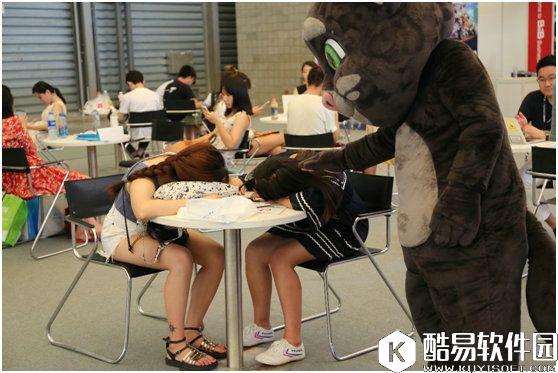 汤姆猫跑酷周年庆 CJ现场撩完妹就跑！