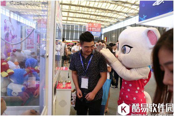 汤姆猫跑酷周年庆 CJ现场撩完妹就跑！