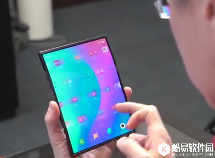 小米总监点评华为Mate X：比三星的好很多 价格不评论