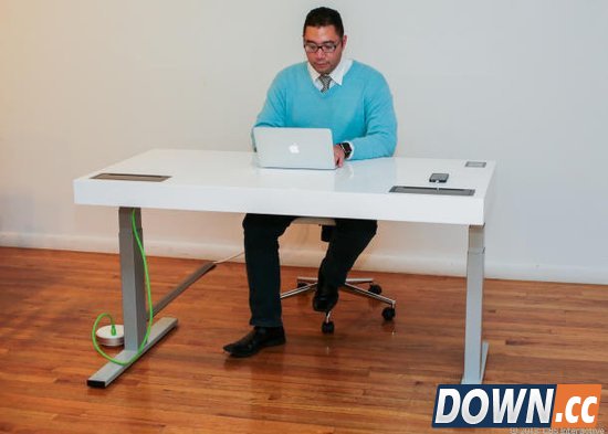 2万块的电脑桌什么样?想坐就坐想站就站
