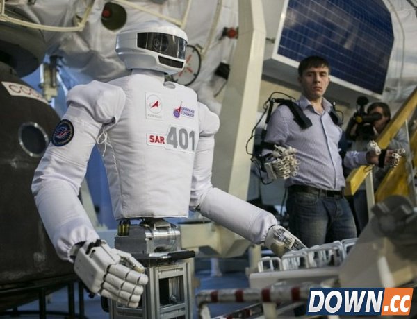 俄太空机器人可代替人类完成太空行走任务