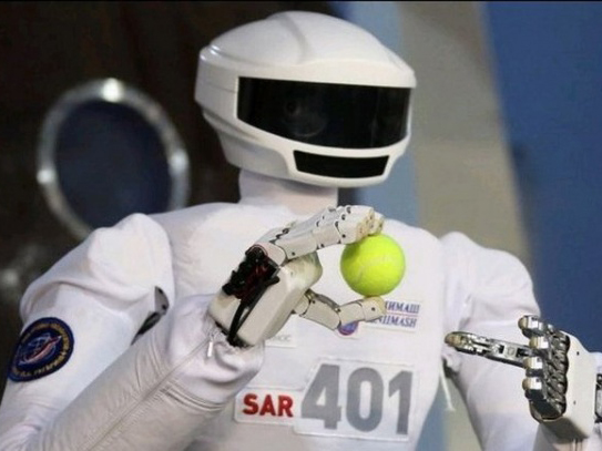 俄太空机器人可代替人类完成太空行走任务