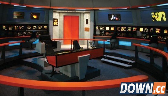 《星际迷航》女粉丝把自家地下室搞成太空舱
