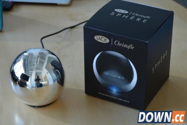 史上造型最梦幻奢华的“水晶球”硬盘亮相