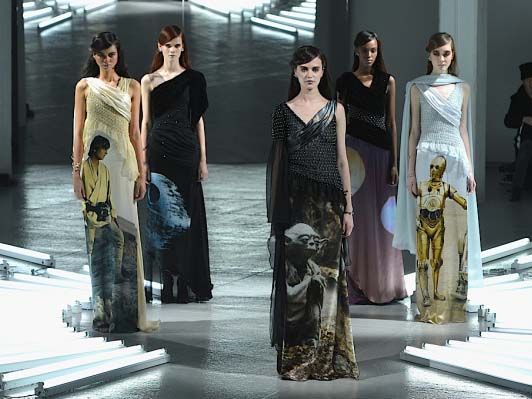 “星战”印花长裙亮相纽约时装周