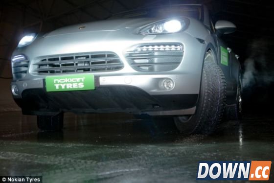 芬兰研制“变身”轮胎:防滑钉可雪地弹出