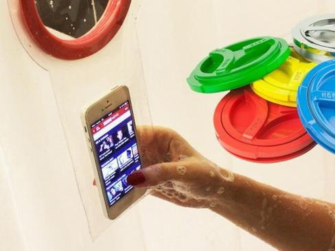 这款小配件让你可以淋浴时使用手机
