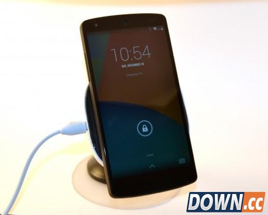 吸附式无线充电底座亮相 兼容大部分手机