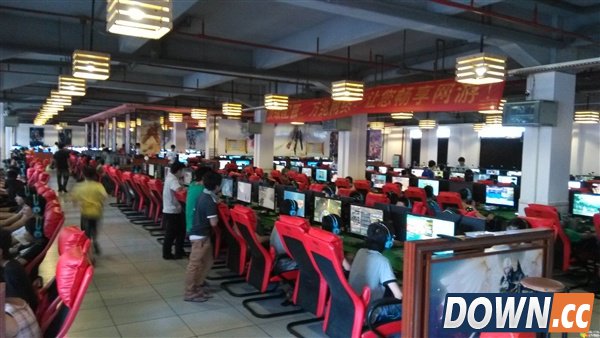 男子网吧丢手机后怀恨在心 偷走6台显示器报复