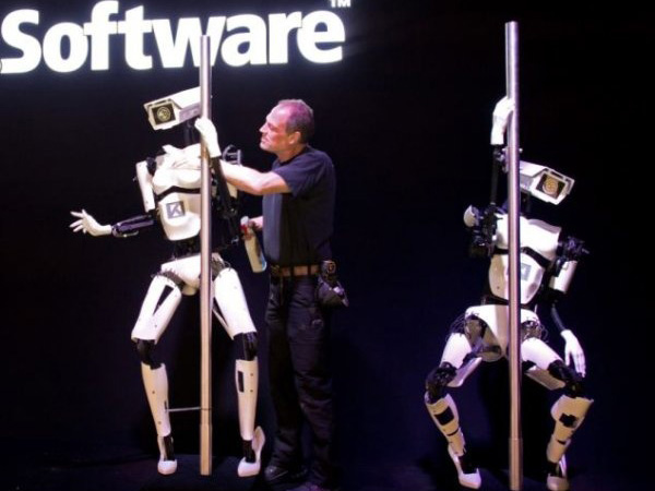 会跳钢管舞的机器人