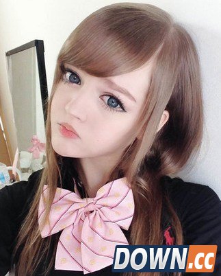 美版清纯真人芭比爆红 原照雷翻网友