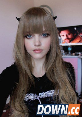 美版清纯真人芭比爆红 原照雷翻网友