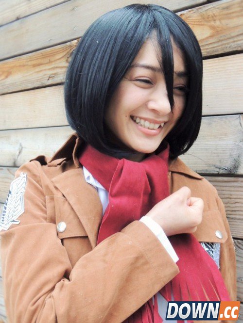 32岁女优迷上《进击的巨人》 COS演15岁三笠妹