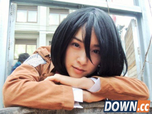 32岁女优迷上《进击的巨人》 COS演15岁三笠妹