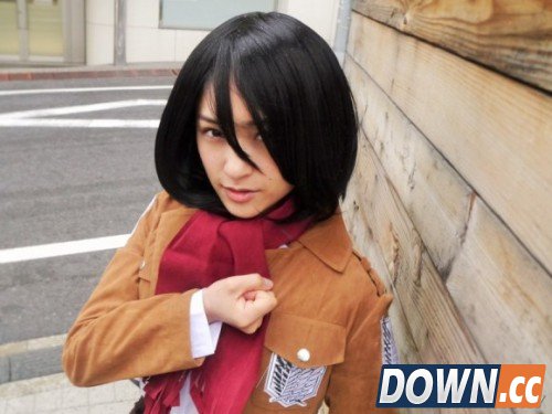 32岁女优迷上《进击的巨人》 COS演15岁三笠妹