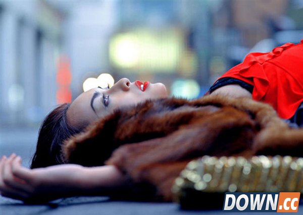 另类唯美 美女的“死亡”写真