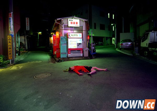 另类唯美 美女的“死亡”写真