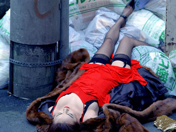 另类唯美写真 美女的“死亡”