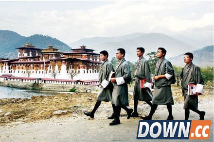 丑到爆的奇葩校服盘点 网友大吐槽