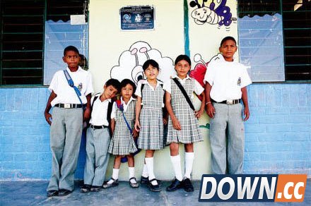 丑到爆的奇葩校服盘点 网友大吐槽