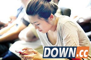 女子沉迷手游险毁容睫毛掉光