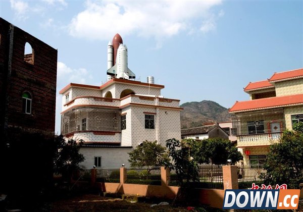 六旬农民无敌了!打造精美航天飞机模型