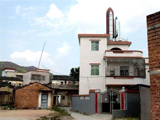 六旬农民无敌了 打造精美航天飞机模型