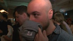 “臭”味一相投 就坠入爱河