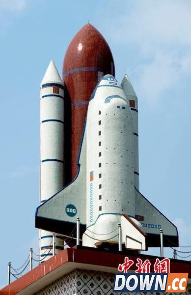 六旬农民无敌了！打造精美航天飞机模型