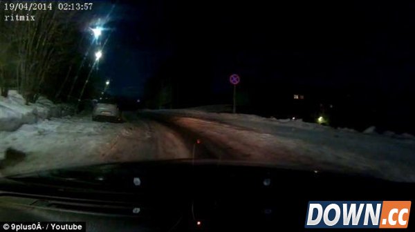 巨型陨石夜袭俄罗斯：黑夜如白昼