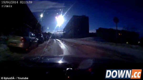 巨型陨石夜袭俄罗斯：黑夜如白昼