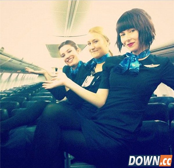 这组自拍你肯定喜欢：各国制服空姐