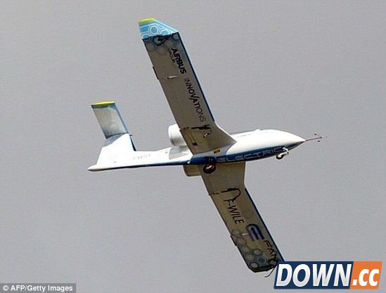 电动汽车弱爆了：空客展示小型电动飞机