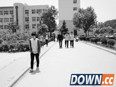 河南一高中新校规引争议男女生不准发短信（图）